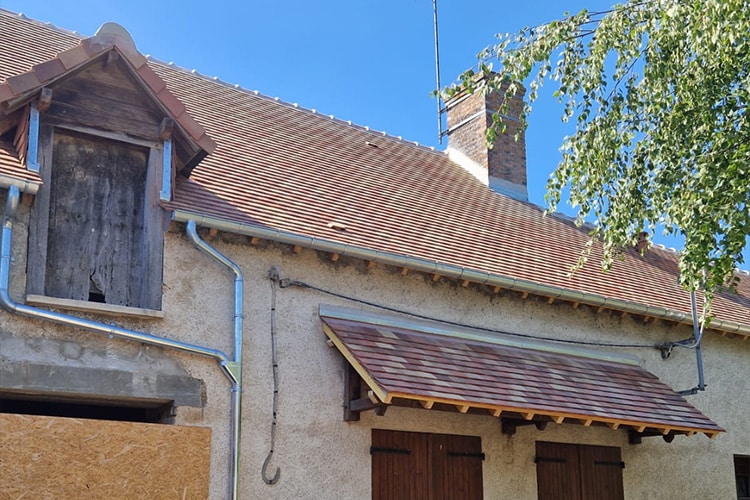 Rénovation toiture d’une grange (Coulommiers-la-Tour)